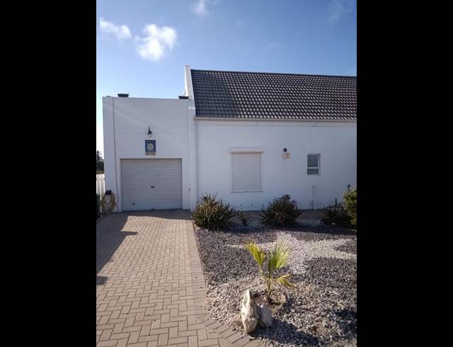 2 BEDROOM HOUSE FOR SALE IN GOLDEN MILE